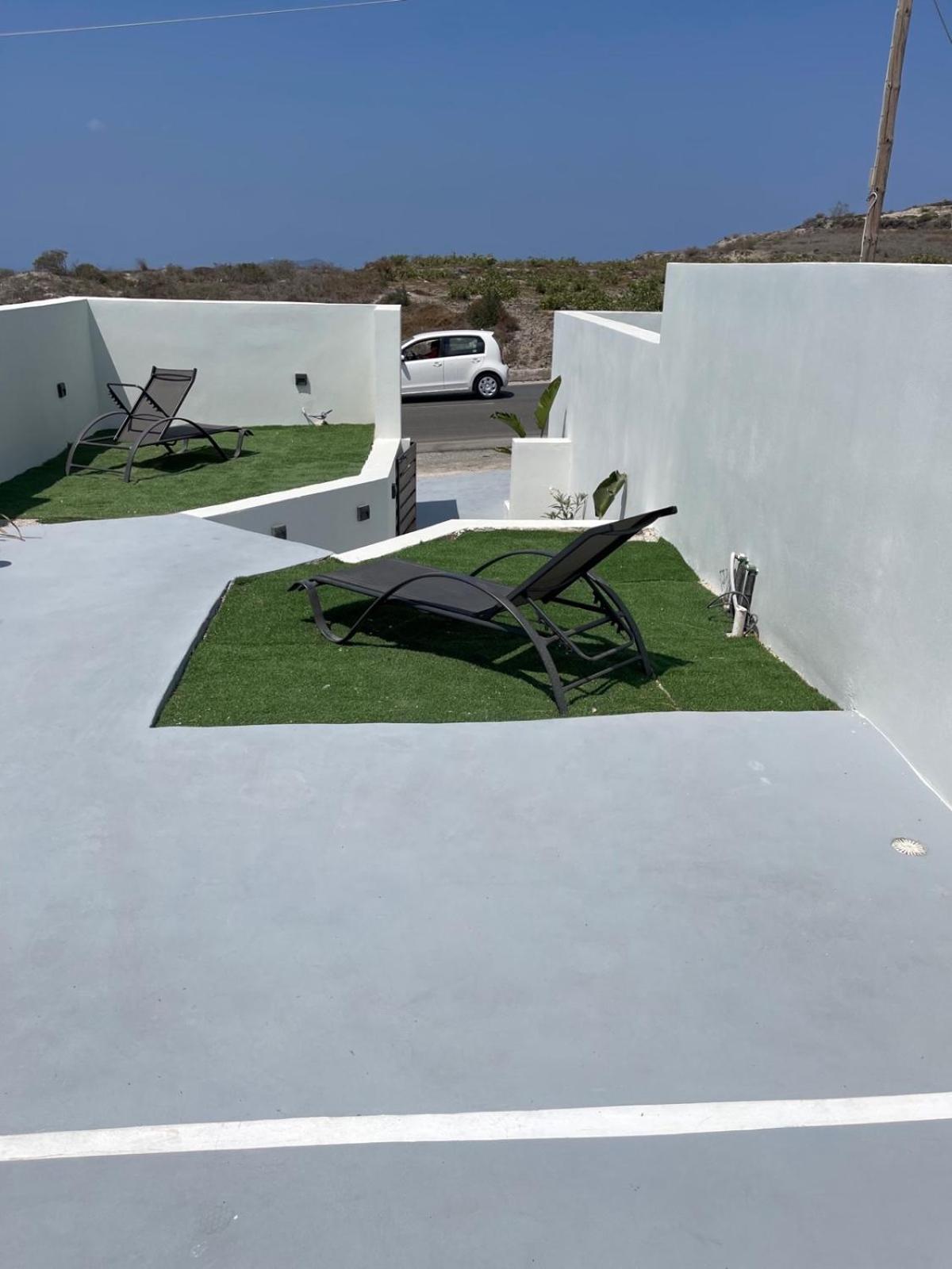 Lejardin Suites Santorini Pýrgos Esterno foto
